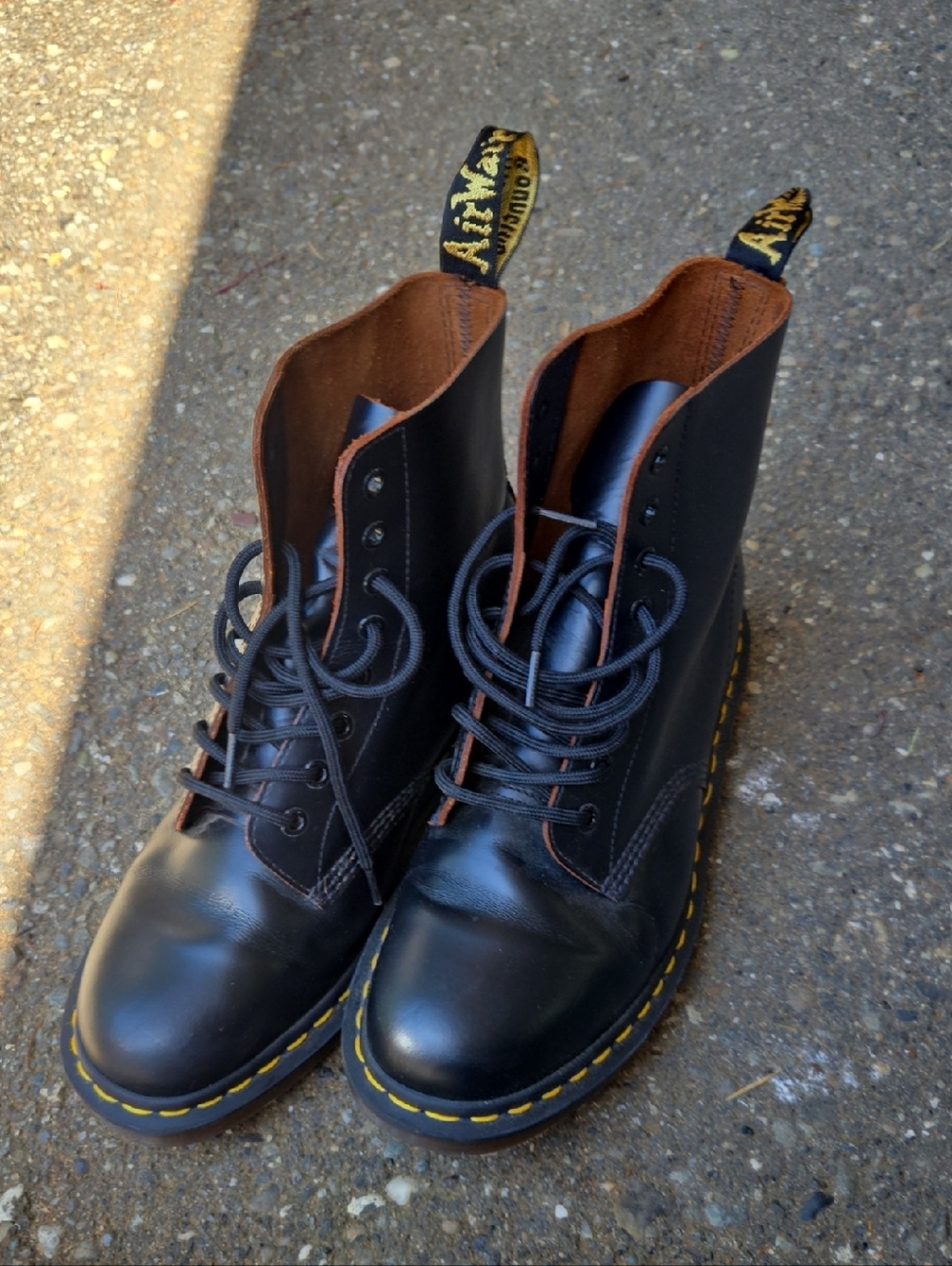 Dr. Martens 1460 Smooth Leather Lace-Up Boots – Men’s Size 10 – Black